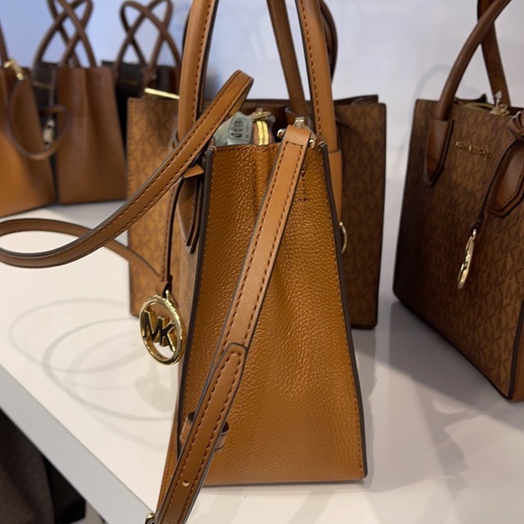 Michael Kors Mercer Medium Pebbled Leather Crossbody Bag - Picture 5 of 16